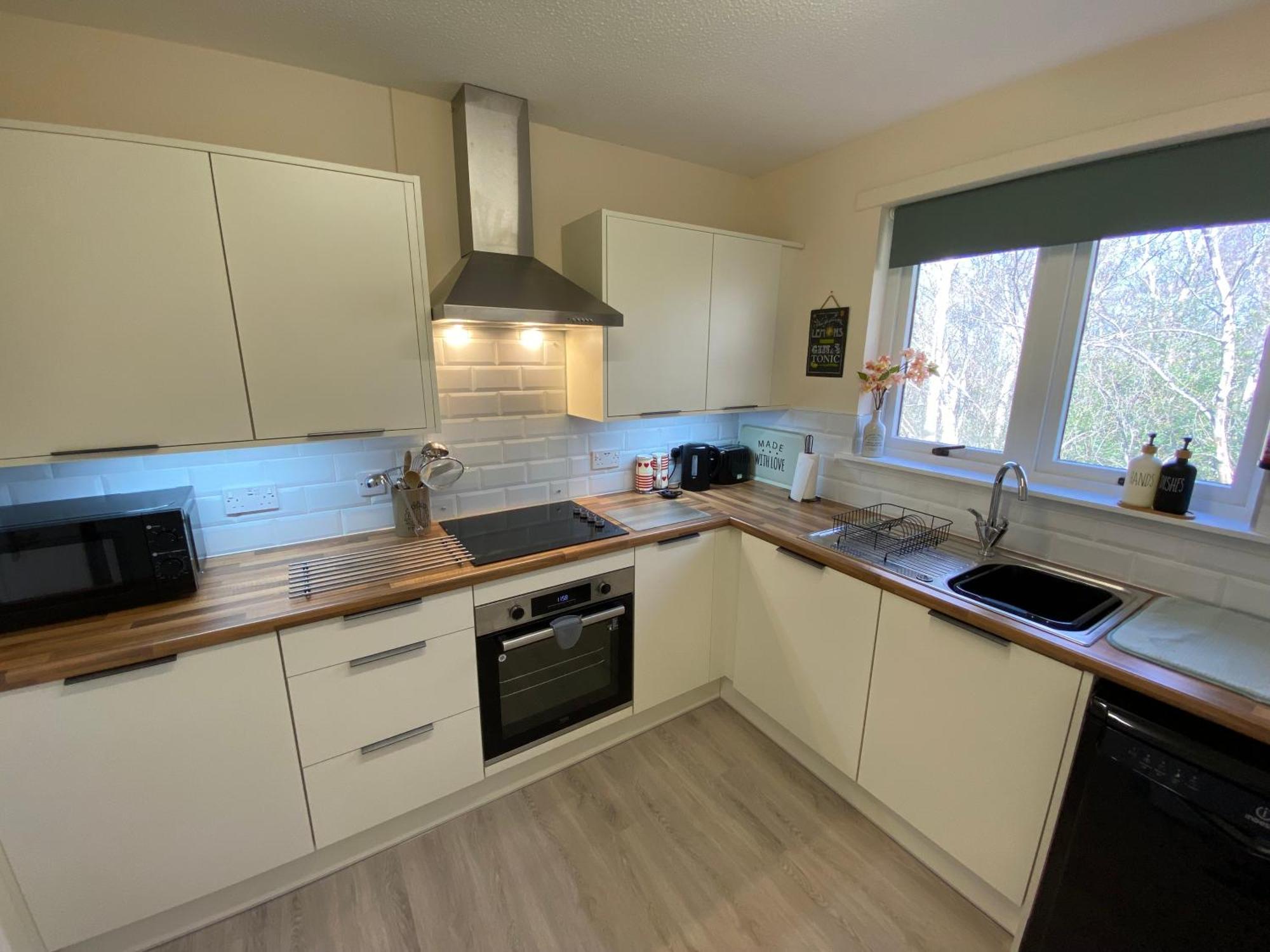 Treetops - Bright 2 Bed Flat - Super Location Инвернес Екстериор снимка