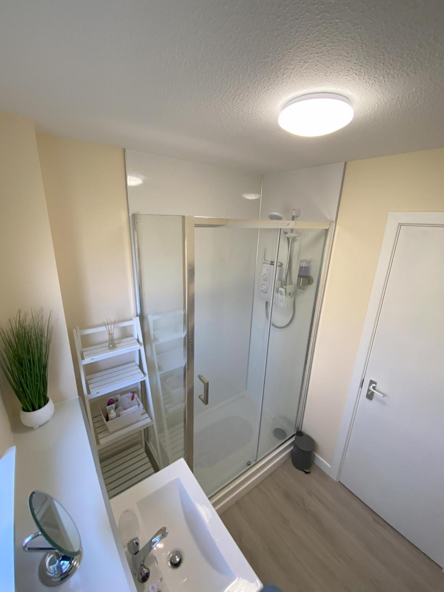 Treetops - Bright 2 Bed Flat - Super Location Инвернес Екстериор снимка