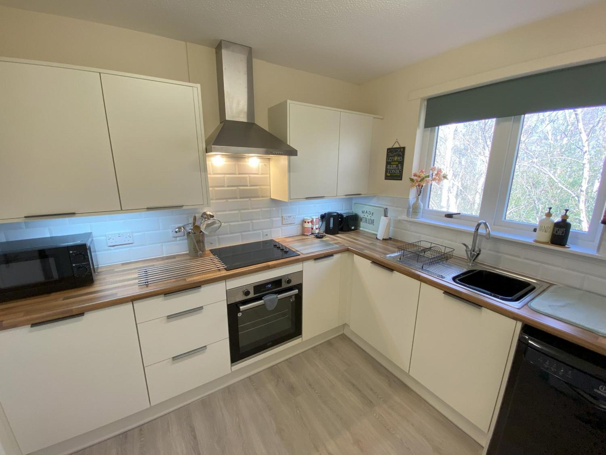 Treetops - Bright 2 Bed Flat - Super Location Инвернес Екстериор снимка